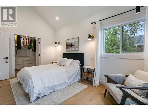 599 Sherwood Road, Kelowna, BC - Indoor Photo Showing Bedroom