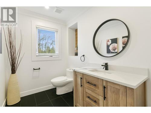 599 Sherwood Road, Kelowna, BC - Indoor Photo Showing Bathroom