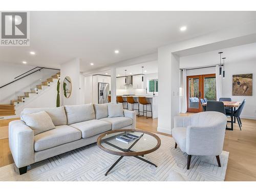 599 Sherwood Road, Kelowna, BC - Indoor Photo Showing Living Room