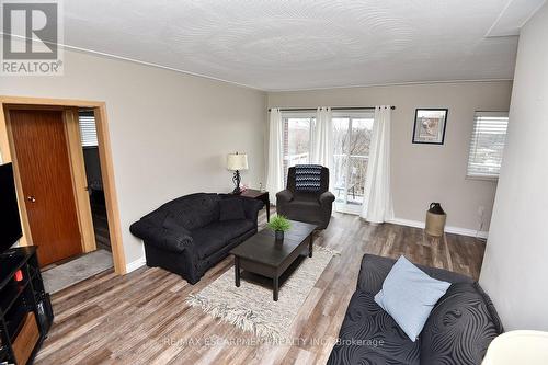 602 - 8 Woodman Drive S, Hamilton, ON - Indoor Photo Showing Living Room