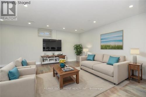 249 St Andrews Drive, Hamilton, ON - Indoor Photo Showing Living Room