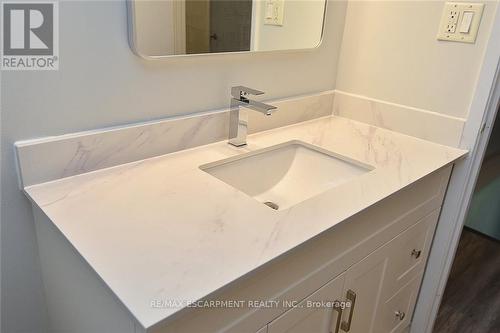 249 St Andrews Drive, Hamilton, ON - Indoor Photo Showing Bathroom