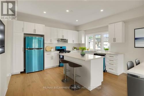 2 Bromley Drive, St. Catharines, ON - Indoor Photo Showing Kitchen With Stainless Steel Kitchen With Upgraded Kitchen