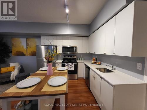 318 - 1 Wellington Street, Brantford, ON - Indoor Photo Showing Kitchen