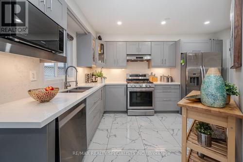 6 Flatfield Way, Brampton, ON - Indoor Photo Showing Kitchen With Stainless Steel Kitchen With Double Sink With Upgraded Kitchen