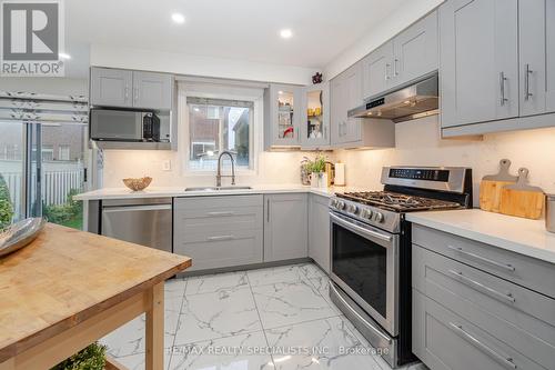 6 Flatfield Way, Brampton, ON - Indoor Photo Showing Kitchen With Stainless Steel Kitchen With Upgraded Kitchen