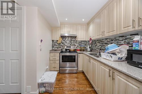 6 Flatfield Way, Brampton, ON - Indoor Photo Showing Kitchen With Double Sink With Upgraded Kitchen