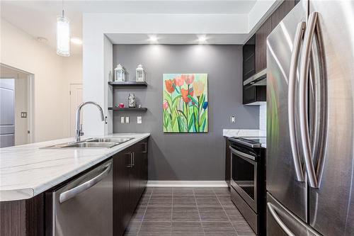 5317 Upper Middle Road|Unit #127, Burlington, ON - Indoor Photo Showing Kitchen With Double Sink With Upgraded Kitchen