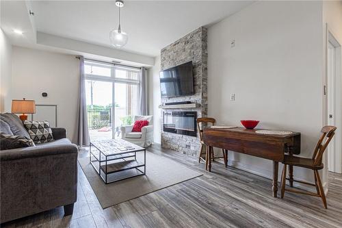 5317 Upper Middle Road|Unit #127, Burlington, ON - Indoor Photo Showing Living Room