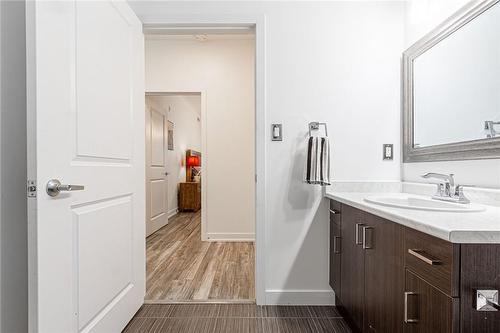 5317 Upper Middle Road|Unit #127, Burlington, ON - Indoor Photo Showing Bathroom