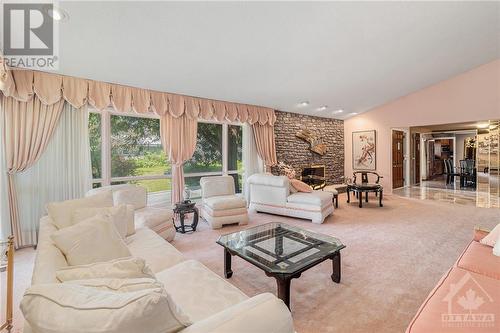 2039 Chalmers Road, Ottawa, ON - Indoor Photo Showing Living Room