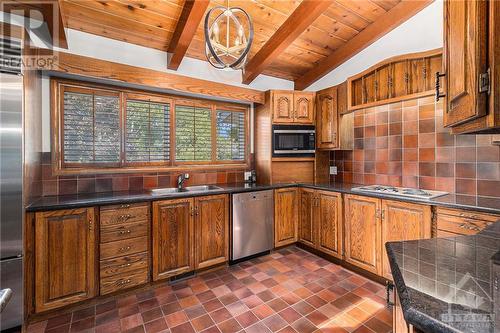 2039 Chalmers Road, Ottawa, ON - Indoor Photo Showing Kitchen With Double Sink