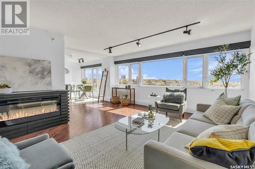 960 424 Spadina Crescent E, Saskatoon, SK - Indoor Photo Showing Living Room With Fireplace