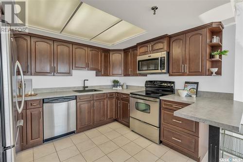 960 424 Spadina Crescent E, Saskatoon, SK - Indoor Photo Showing Kitchen