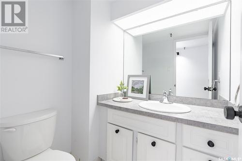 960 424 Spadina Crescent E, Saskatoon, SK - Indoor Photo Showing Bathroom