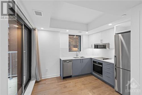 340 Queen Street Unit#811, Ottawa, ON - Indoor Photo Showing Kitchen With Stainless Steel Kitchen With Upgraded Kitchen