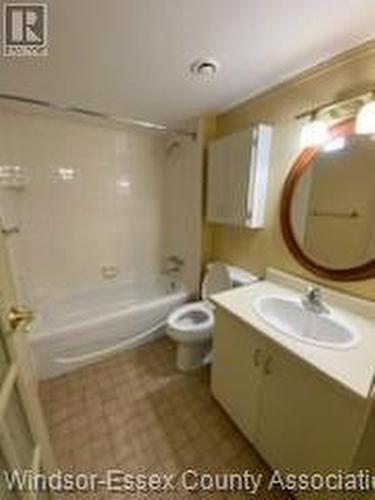 380 Pelissier Street Unit# 1807, Windsor, ON - Indoor Photo Showing Bathroom