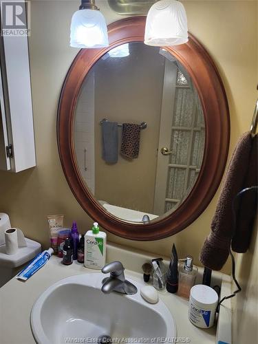 380 Pelissier Street Unit# 1807, Windsor, ON - Indoor Photo Showing Bathroom