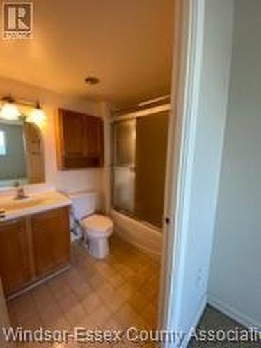 380 Pelissier Street Unit# 1807, Windsor, ON - Indoor Photo Showing Bathroom