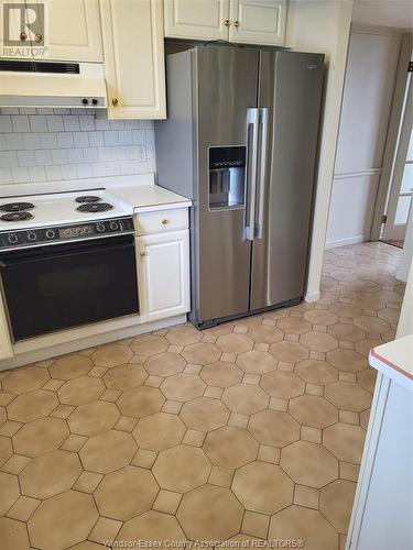 380 Pelissier Street Unit# 1807, Windsor, ON - Indoor Photo Showing Kitchen