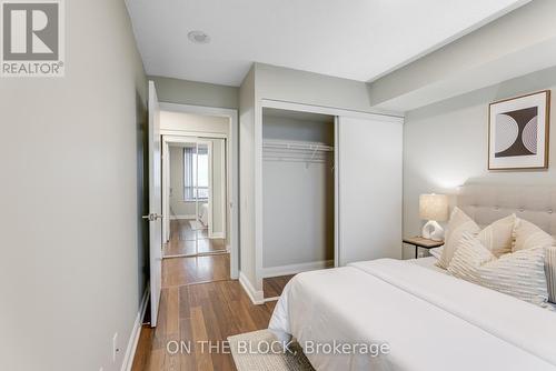 950 - 25 Viking Lane, Toronto, ON - Indoor Photo Showing Bedroom