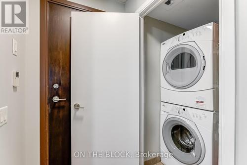950 - 25 Viking Lane, Toronto, ON - Indoor Photo Showing Laundry Room