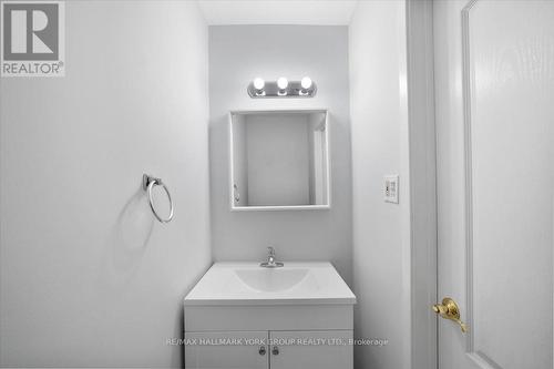 2814 Andorra Circle, Mississauga, ON - Indoor Photo Showing Bathroom