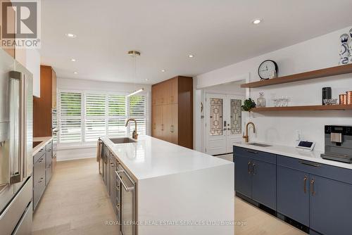 1045 Fair Birch Drive, Mississauga, ON - Indoor Photo Showing Kitchen