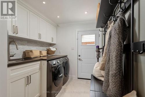 1045 Fair Birch Drive, Mississauga, ON - Indoor Photo Showing Laundry Room