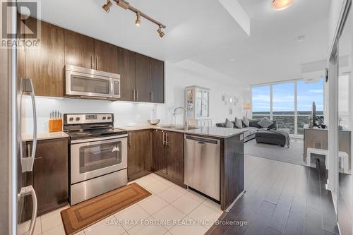 2010 - 3985 Grand Park Drive, Mississauga, ON - Indoor Photo Showing Kitchen