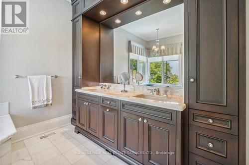 5652 Steeles Avenue W, Milton (Nelson), ON - Indoor Photo Showing Bathroom