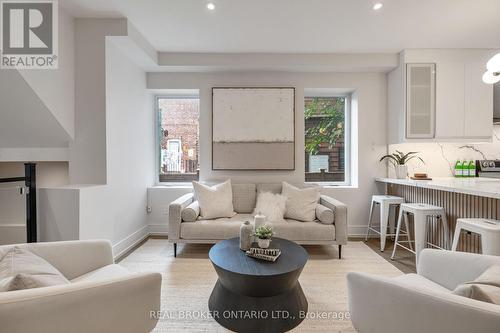 168 Essex Street, Toronto, ON - Indoor Photo Showing Living Room