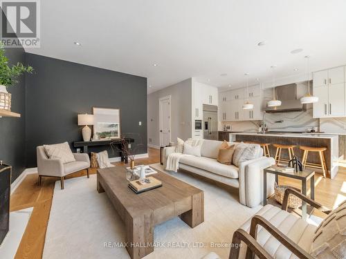 37 Elmview Drive, Toronto (Birchcliffe-Cliffside), ON - Indoor Photo Showing Living Room