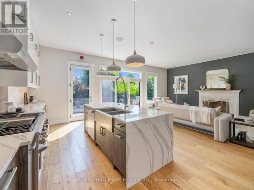 37 Elmview Drive, Toronto (Birchcliffe-Cliffside), ON - Indoor Photo Showing Kitchen With Double Sink With Upgraded Kitchen