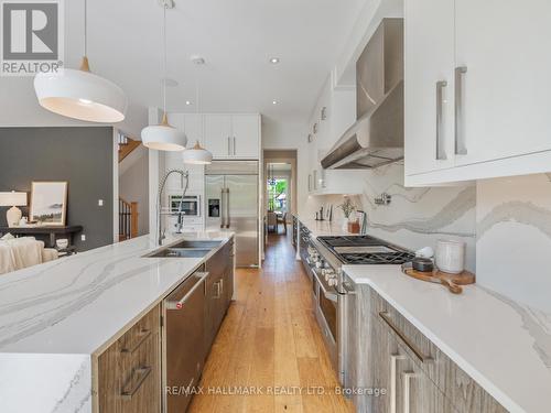 37 Elmview Drive, Toronto (Birchcliffe-Cliffside), ON - Indoor Photo Showing Kitchen With Double Sink With Upgraded Kitchen