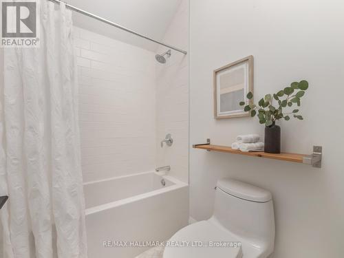 37 Elmview Drive, Toronto (Birchcliffe-Cliffside), ON - Indoor Photo Showing Bathroom