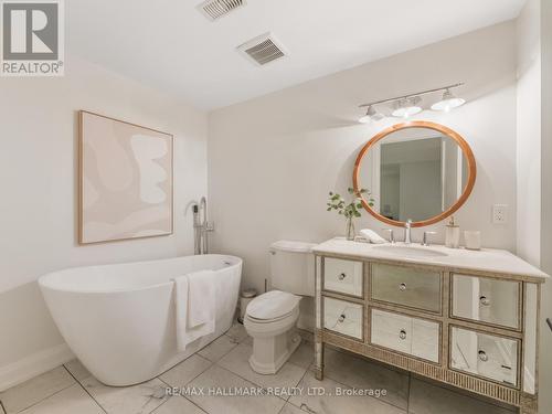 37 Elmview Drive, Toronto (Birchcliffe-Cliffside), ON - Indoor Photo Showing Bathroom