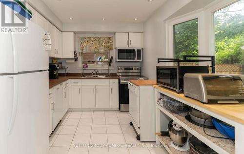 98 Mcmorran Crescent, Vaughan, ON - Indoor Photo Showing Kitchen With Double Sink