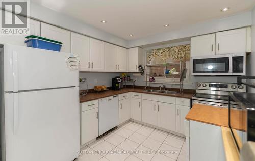 98 Mcmorran Crescent, Vaughan, ON - Indoor Photo Showing Kitchen With Double Sink