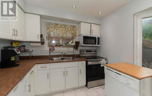 98 Mcmorran Crescent, Vaughan, ON - Indoor Photo Showing Kitchen With Double Sink