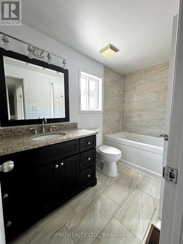 52 Dunsmore Lane, Barrie, ON - Indoor Photo Showing Bathroom