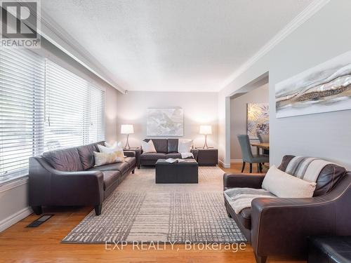 36 Tristan Crescent, Toronto, ON - Indoor Photo Showing Living Room