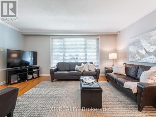 36 Tristan Crescent, Toronto, ON - Indoor Photo Showing Living Room