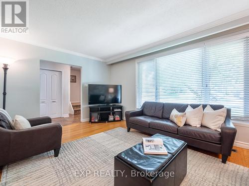 36 Tristan Crescent, Toronto, ON - Indoor Photo Showing Living Room