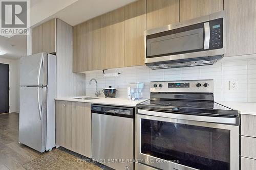 505 - 3237 Bayview Avenue, Toronto C15, ON - Indoor Photo Showing Kitchen