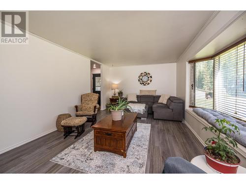 19255 Chief Lake Road, Prince George, BC - Indoor Photo Showing Living Room