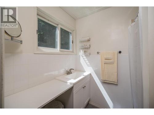 19255 Chief Lake Road, Prince George, BC - Indoor Photo Showing Bathroom