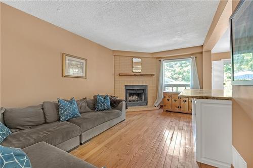 6164 Osprey Boulevard, Mississauga, ON - Indoor Photo Showing Living Room With Fireplace