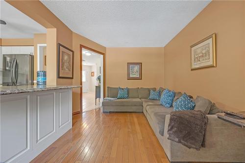 6164 Osprey Boulevard, Mississauga, ON - Indoor Photo Showing Living Room