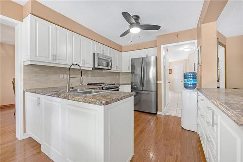 6164 Osprey Boulevard, Mississauga, ON - Indoor Photo Showing Kitchen With Double Sink With Upgraded Kitchen